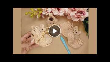 Sapatinho de croche facil de fazer/Easy and quick to weave baby shoes Sapatinho de croche facil de fazer/Easy and quick to weave baby shoes