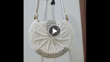 Easy to make round crochet bag.